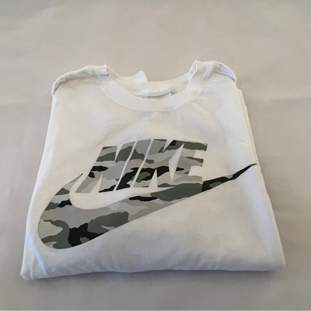 Nike Graphic Tee